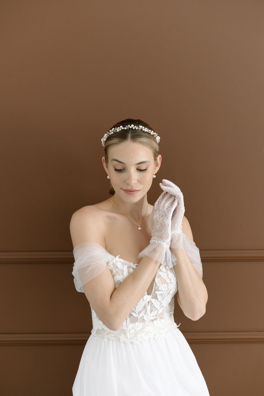 GL001 Bridal gloves